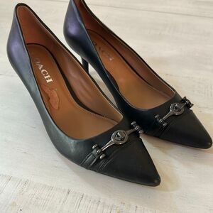COACH Black Leather Pointed Toe Classic Pump With Lock Detail   Size 8